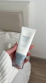 SKIN1004 Madagascar Centella Hyalu-Cica Water-Fit Sun Serum SPF50+ PA++++ ( 50 ml ) - Image 4